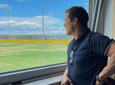 Άλλαξε λουκ ο Αλμέιδα: Με κοντό μαλλί στα Σπάτα (pic)