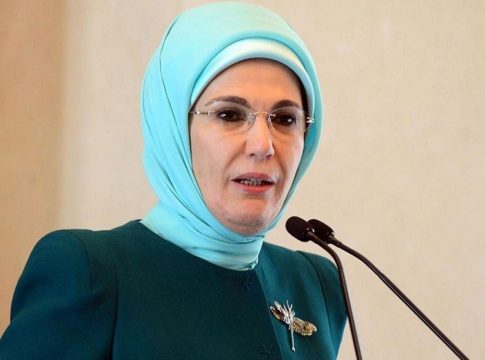 Τουρκία: Στόχος αποδοκιμασιών η Εμινέ Ερντογάν κατά τη διάρκεια παράστασης
