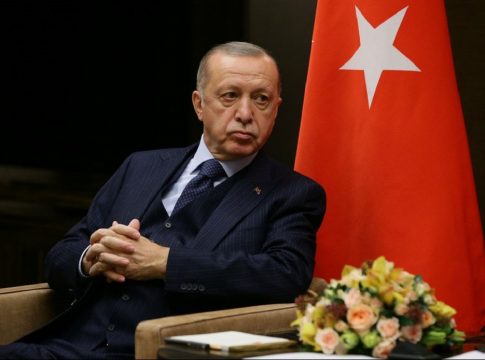 «Θύμωσε» με την Ευρώπη – Επιμένει για τα ελληνικά νησιά – Γρίφος η στάση Ερντογάν στο ΝΑΤΟ
