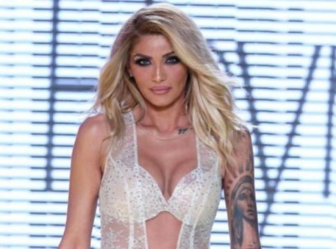 Ανέβασε το θερμόμετρο η Αγγελική Ηλιάδη – Πιο καυτή από ποτέ στα 44 της με μαγιό που κόβει την ανάσα