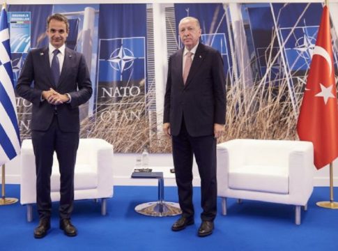 Τουρκία: Το σκληρό μπρα ντε φερ Μητσοτάκη και Ερντογάν ενόψει της Συνόδου του ΝΑΤΟ στη Μαδρίτη