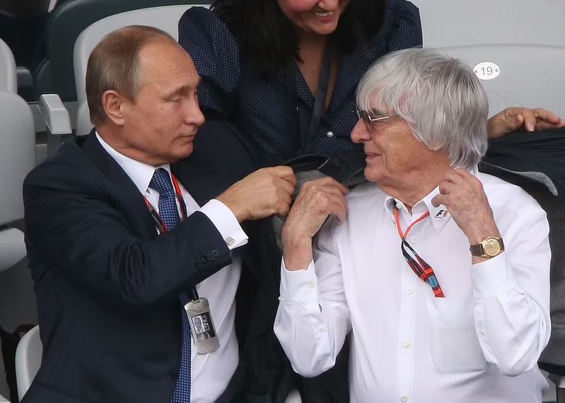 «Στάζει μέλι» πρώην επικεφαλής της Formula 1 για τον Πούτιν: «Θα έτρωγα σφαίρα για χάρη του»