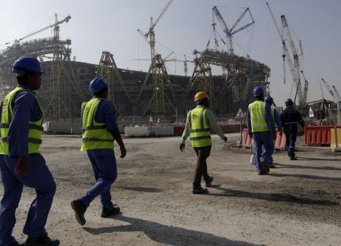 Συγκλονίζει σύζυγος νεκρού εργάτη στο Κατάρ: «Η ζωή του άξιζε τόσο λίγο»