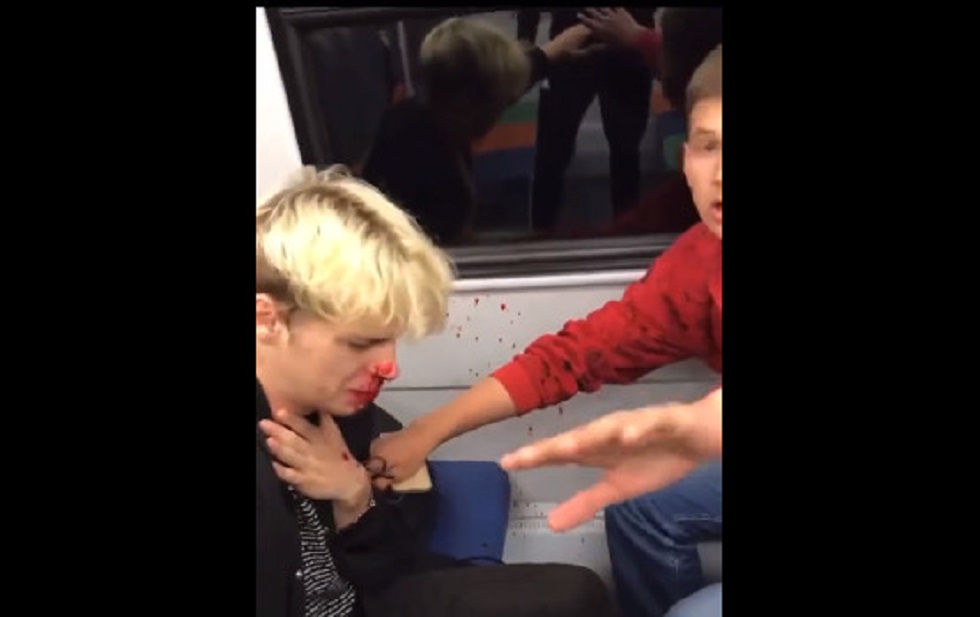 Μόσχα: Άγριo ξύλο στο μετρό από ακροδεξιό σε νεαρούς που φορούσαν σκουλαρίκι στη μύτη (vid)