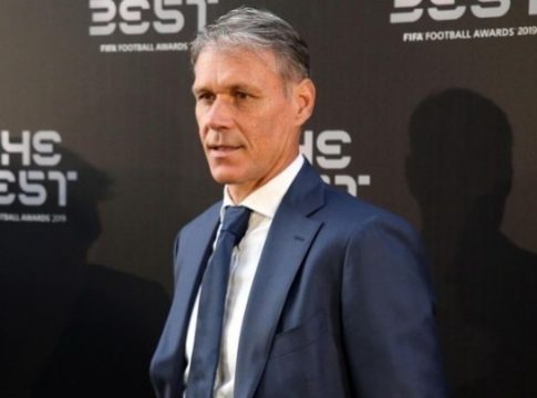 Φαν Μπάστεν: «Κορυφαίος όλων ο Μαραντόνα»