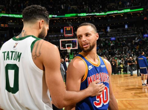 «Τρελά» ποσά για ένα «μαγικό χαρτάκι»: Το Game 1 των τελικών γράφει… ιστορία για το Chase Center
