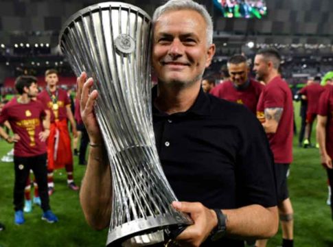 Κατέστρεψαν την τοιχογραφία του Μουρίνιο (pic)