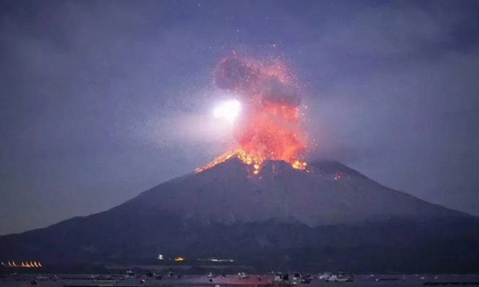 Ιαπωνία: Ισχυρή έκρηξη ηφαιστείου