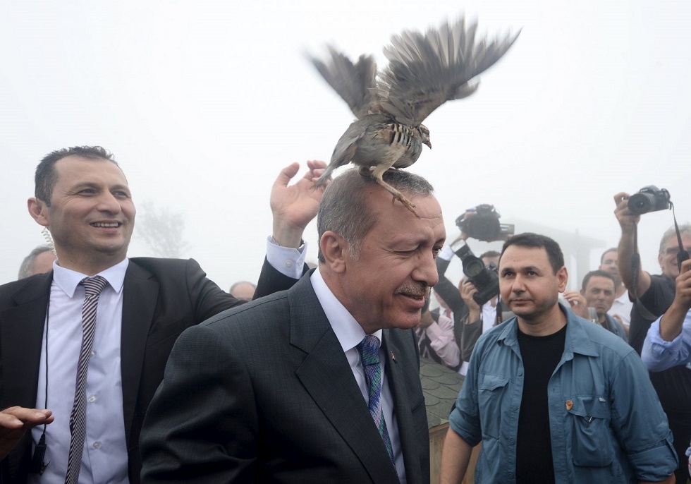 Ο Ερντογάν φοβάται τις εκλογές και παίζει με τη μουσουλμανική κοινότητα της Θράκης και τις γεωτρήσεις