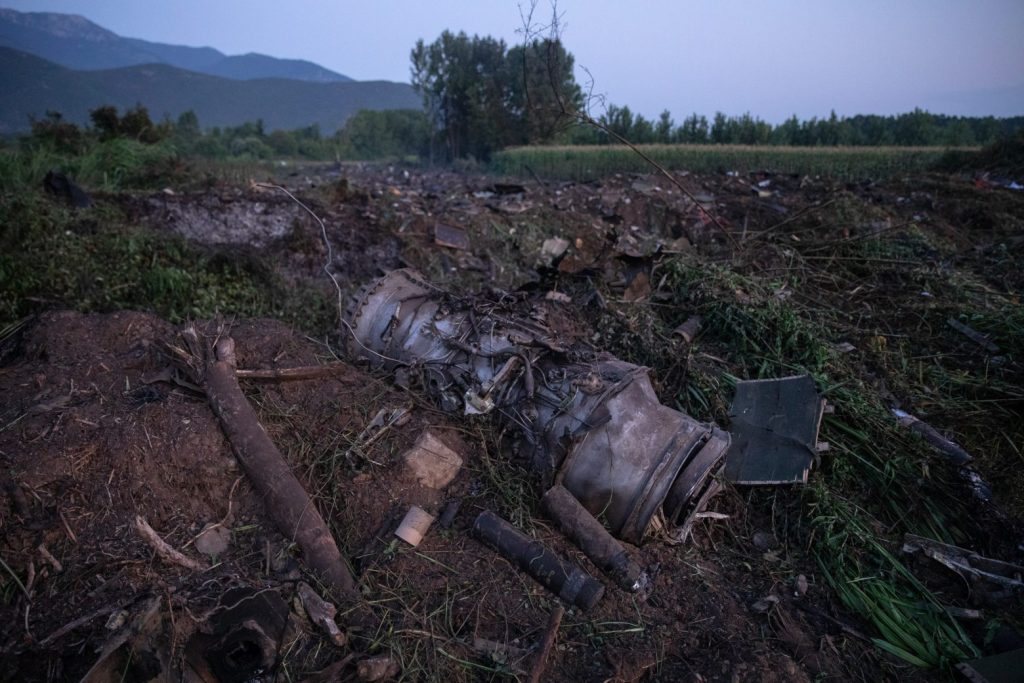 Θρίλερ με την επικινδυνότητα του φορτίου του Antonov – Στο σημείο πυροτεχνουργοί (pics)