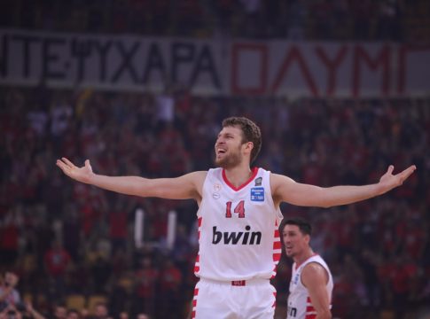 Ο Βεζένκοφ πήρε και το βραβείο του πιο δημοφιλή παίκτη της σεζόν