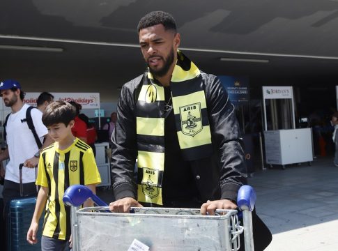 Στη Θεσσαλονίκη ο Γκρέι: Θερμή υποδοχή από οπαδούς του Άρη