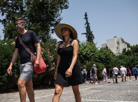 Καιρός: Βοριάδες 7 μποφόρ και νέα άνοδος της θερμοκρασίας – Πού θα δείξει 38 βαθμούς