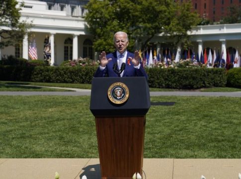 Τζο Μπάιντεν: Θετικός στον κορωνοϊό – Παρουσιάζει ελαφρά συμπτώματα, λέει ο Λευκός Οίκος