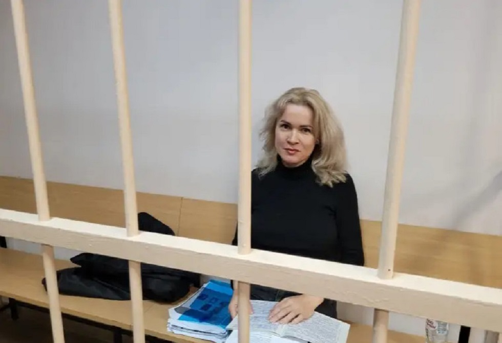 Ρωσία: Δημοσιογράφος συνελήφθη για διάδοση «ψευδών ειδήσεων» – Καταγγέλλει ότι υπέστη βία σε ψυχιατρική κλινική