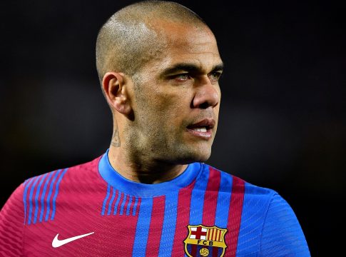 Ντάνι Άλβες: «Αχ και να με πάρει κάποια ομάδα, θα παίζω μέχρι τα 50» (vid)