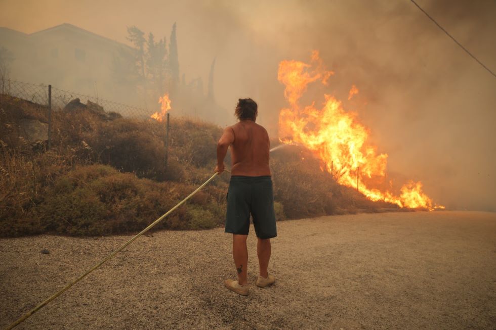 Πνευμονολόγοι: Μείνετε μέσα για προστασία από τον καπνό