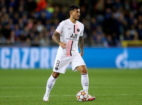 Στα υπόψιν της Γιουνάιτεντ ο Παρέδες σε περίπτωση που δεν κλείσει τον Ντεν Γιονγκ