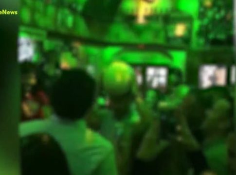 Σαντορίνη: Σαν επιδημία εξαπλώνεται η «μόδα» του χαστουκιού