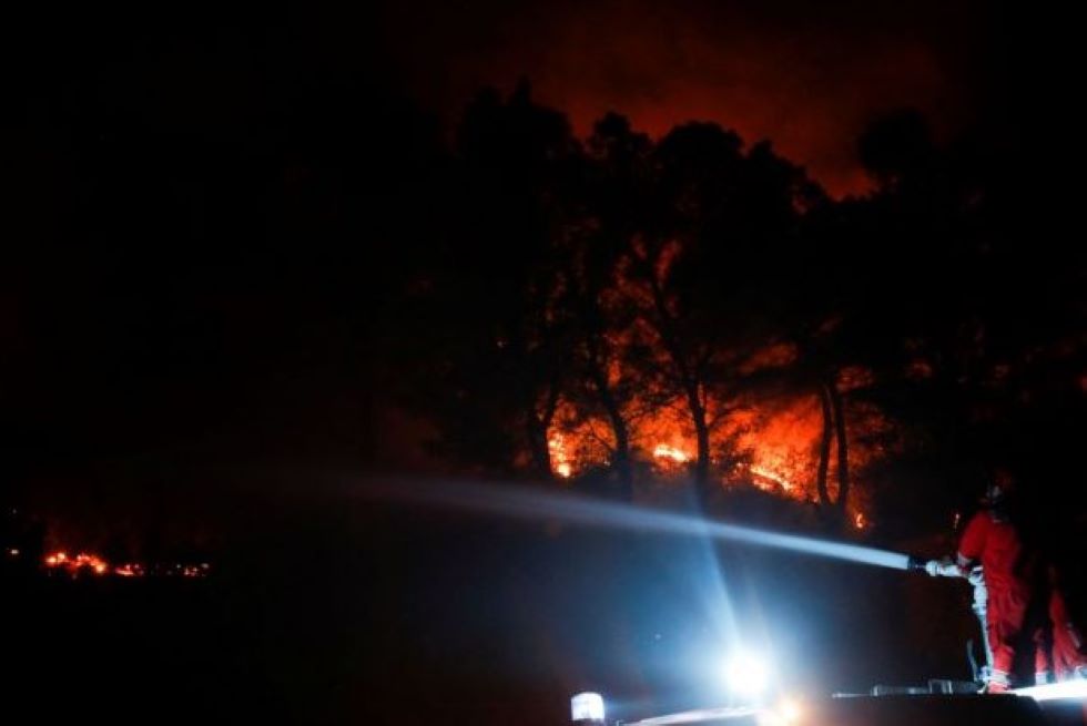 Φωτιά στην Πεντέλη: Διακοπές ρεύματος εξαιτίας της πυρκαγιάς