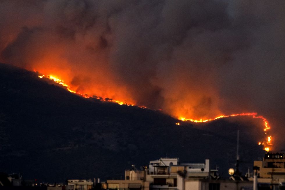Δήμαρχος Ραφήνας: Η φωτιά εξαπλώνεται σαν χταπόδι και πολλαπλασιάζονται τα μέτωπα