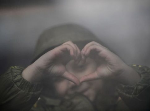Πόλεμος στην Ουκρανία: Το δράμα των προσφύγων και τα διλήμματα της ad hoc φιλόξενης Ευρώπης