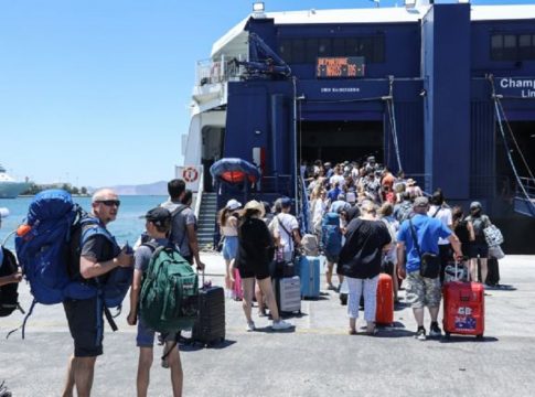 Ο κορωνοϊός πάει… διακοπές στα νησιά: Ποια βρίσκονται στο «κόκκινο»