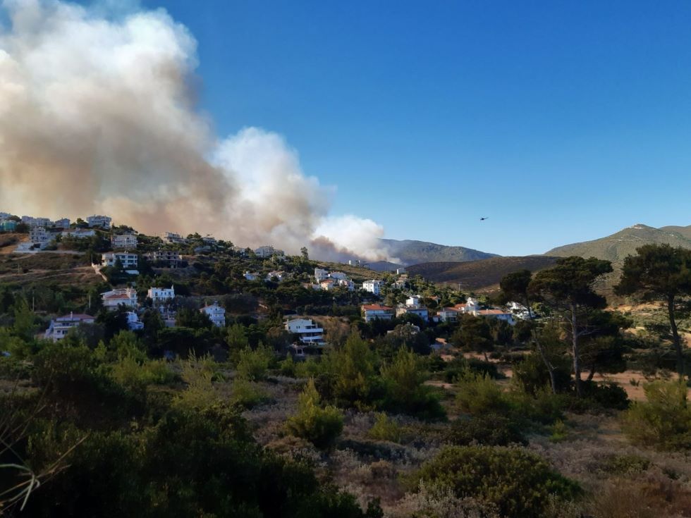 Φωτιά στο Νταού Πεντέλης – Συναγερμός στην Πυροσβεστική