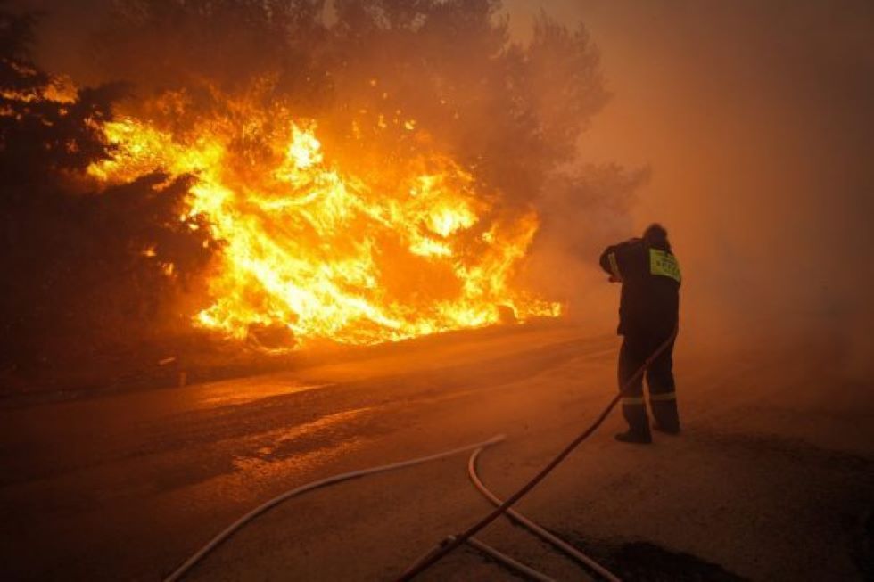 Φωτιά στην Πεντέλη: Η Αττική ξαναζεί τον εφιάλτη – Δραματική νύχτα για χιλιάδες κατοίκους