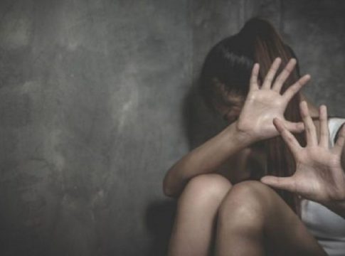 Θεσσαλονίκη: Συνελήφθη 53χρονος – Παρενοχλούσε σεξουαλικά την ανήλικη φίλη της κόρης του
