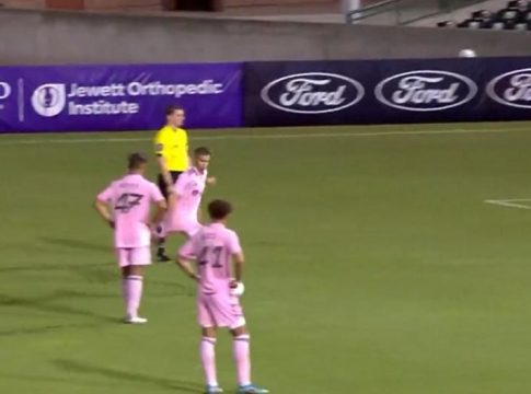 Το μήλο κάτω απ’ τη… μηλιά: H απίθανη εκτέλεση φάουλ του Ρομέο Μπέκαμ (vid)