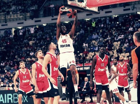 Ανανέωσε τον Ντόντα Χολ η Μονακό