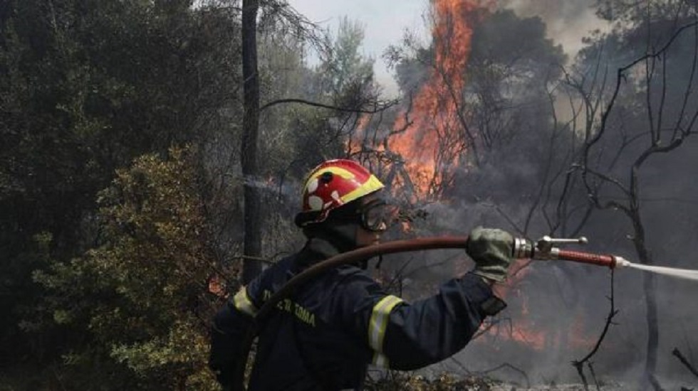 Μεγάλη φωτιά στη Λέσβο – Επιχειρούν εναέριες δυνάμεις