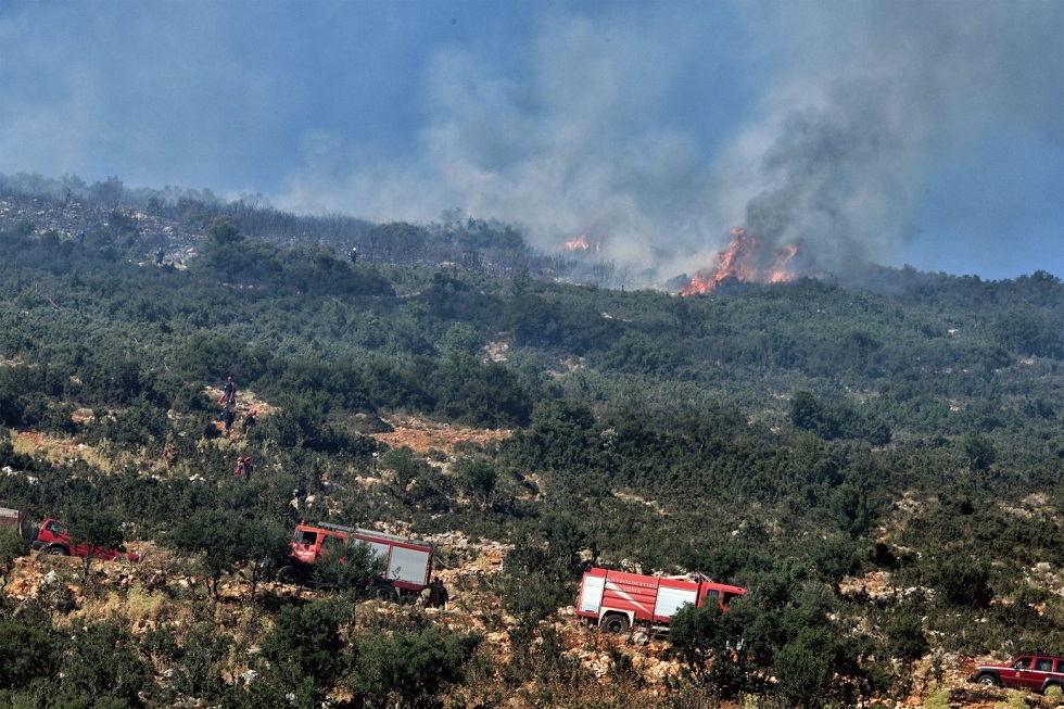 Μεγάλη φωτιά στο Ποικίλο Όρος – Συναγερμός στην Πυροσβεστική