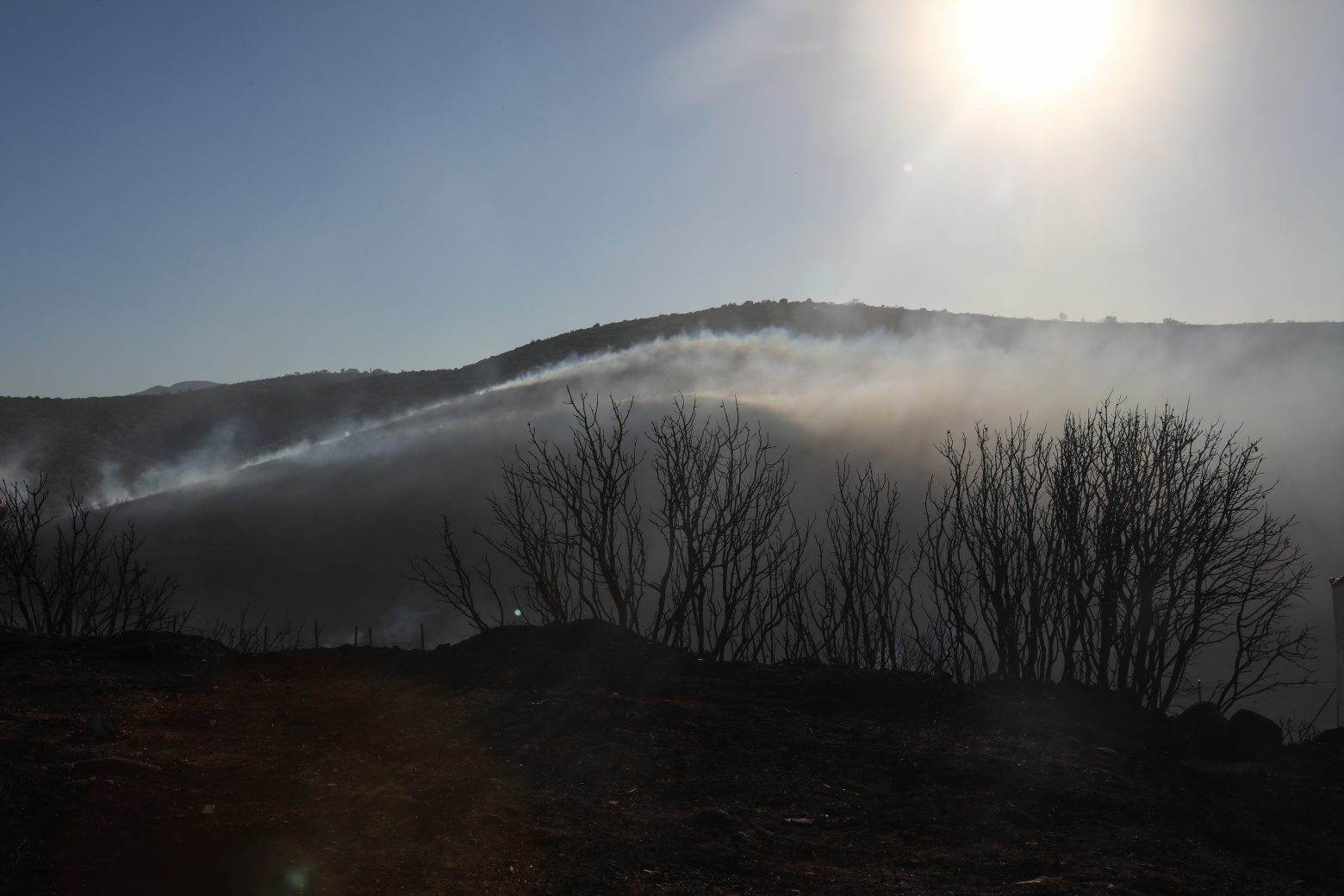 Σε Κύθηρα και Κρήτη έφτασε ο καπνός της φωτιάς στην Πεντέλη – Δορυφορική εικόνα