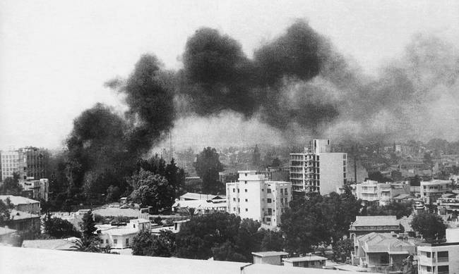 Ήχησαν οι σειρήνες στην Κύπρο – 48 χρόνια από το πραξικόπημα της χούντας εναντίον του Μακαρίου