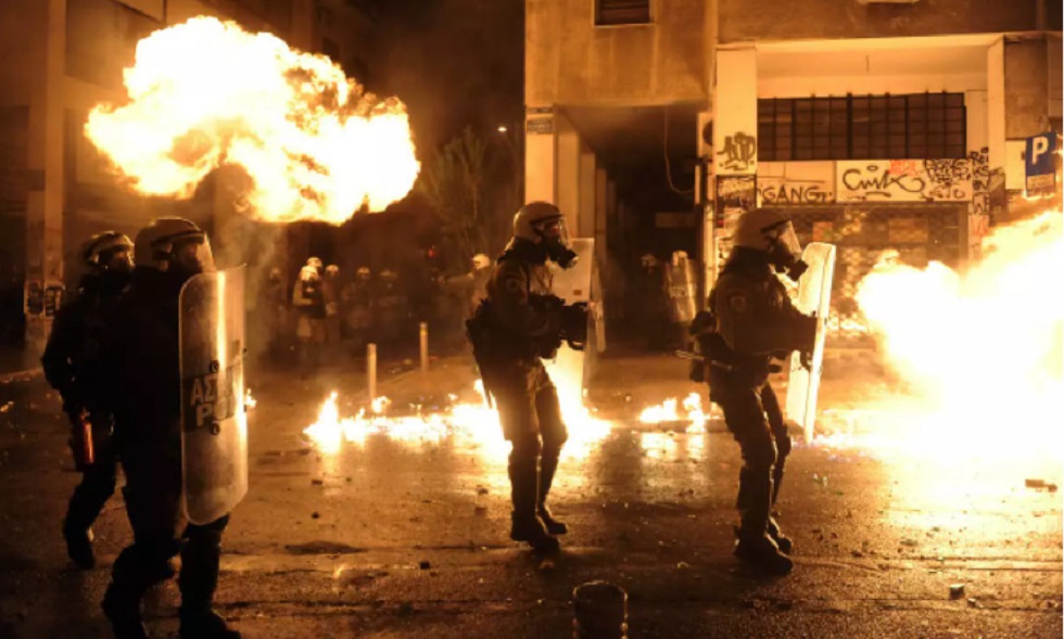 Αλέξανδρος Γρηγορόπουλος: Επεισόδια στα Εξάρχεια – Επιθέσεις με μολότοφ σε διμοιρίες των ΜΑΤ