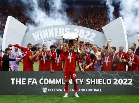 Εξετάζει… τα καπνογόνα στο Community Shield η FA