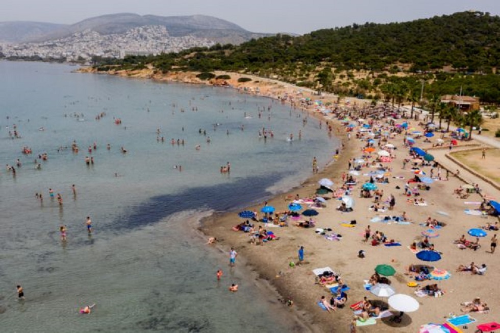 Πώς ξανάγιναν πεντακάθαρες οι παραλίες της Αθηναϊκής Ριβιέρας