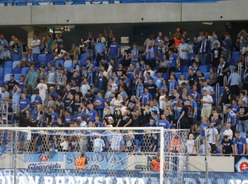 Νίκη με ανατροπή για τη Σλόβαν πριν τον Ολυμπιακό (4-2)