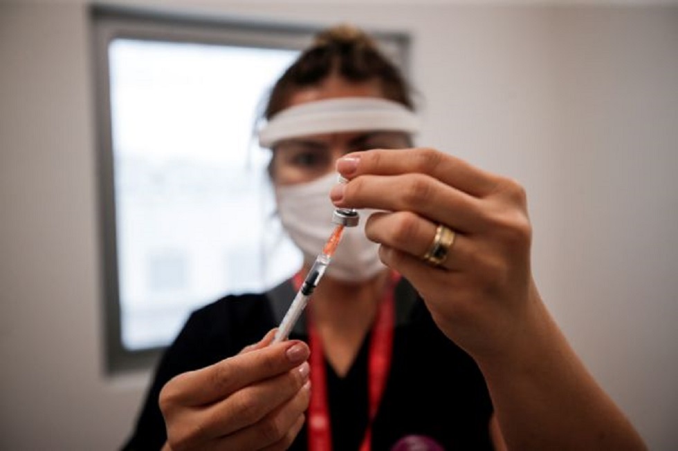 Κορωνοϊός: Πόσο μειώνει το κίνδυνο της επαναλοίμωξης το ενισχυτικό εμβόλιο