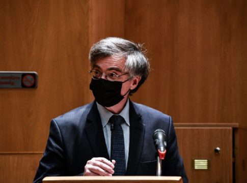 Σωτήρης Τσιόδρας: «Οι παραλλαγές είναι πέντε, αλλά θα δούμε περισσότερες» – Γιατί δεν μπορούν να ληφθούν νέα μέτρα