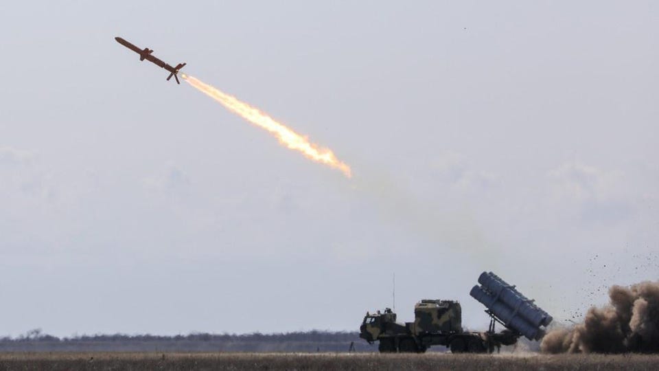 Η Ουκρανία βομβαρδίζει ρωσικές εξέδρες φυσικού αερίου – Για εξέδρες-κατασκόπους της Μόσχας, μιλά το Κίεβο