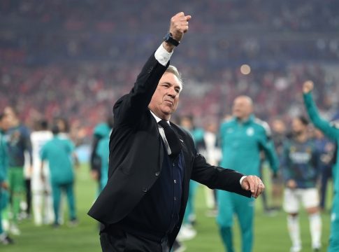 Εβγαλε το… καπέλο στον Μπενζεμά ο Αντσελότι: «Δεν υπάρχει άλλος σαν αυτόν στον κόσμο»