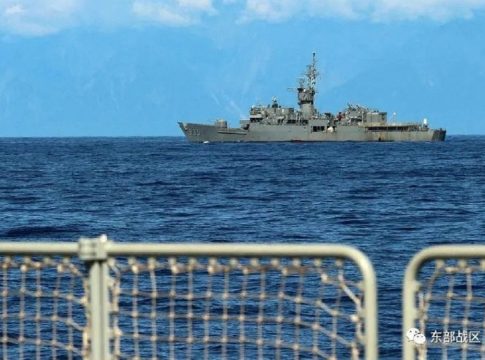 Ταϊβάν: Πολεμικά πλοία δίπλα δίπλα με τα κινεζικά – Φόβοι για ατύχημα