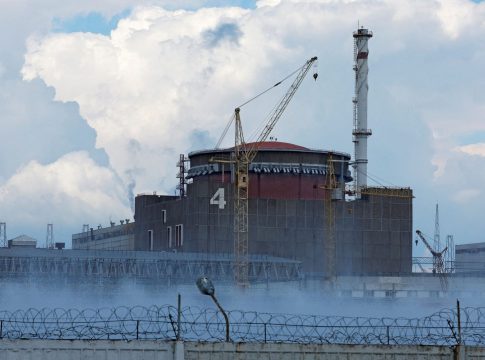 SOS εκπέμπουν οι ειδικοί, «ώρα μηδέν» για τον πυρηνικό σταθμό στη Ζαπορίζια – Οι βομβαρδισμοί συνεχίζονται