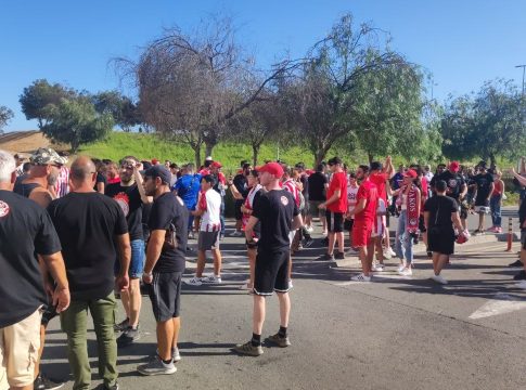 Αποθέωση στην Κύπρο για τους Ερυθρόλευκους (vids)