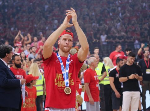 Ολυμπιακός: Το μήνυμα του Τόμας Γουόκαπ για τα εισιτήρια διαρκείας (Vid)