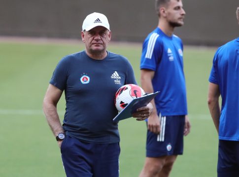 Βάις: «Έχουμε δει και παιχνίδια της Χάντερσφιλντ λόγω Κορμπεράν»