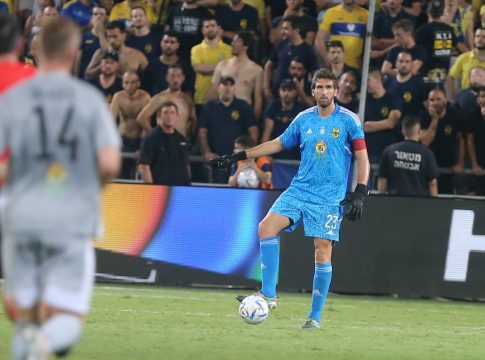 Μακάμπι Τελ Αβίβ – Άρης 2-0: Πάλευε μόνος του ο Κουέστα